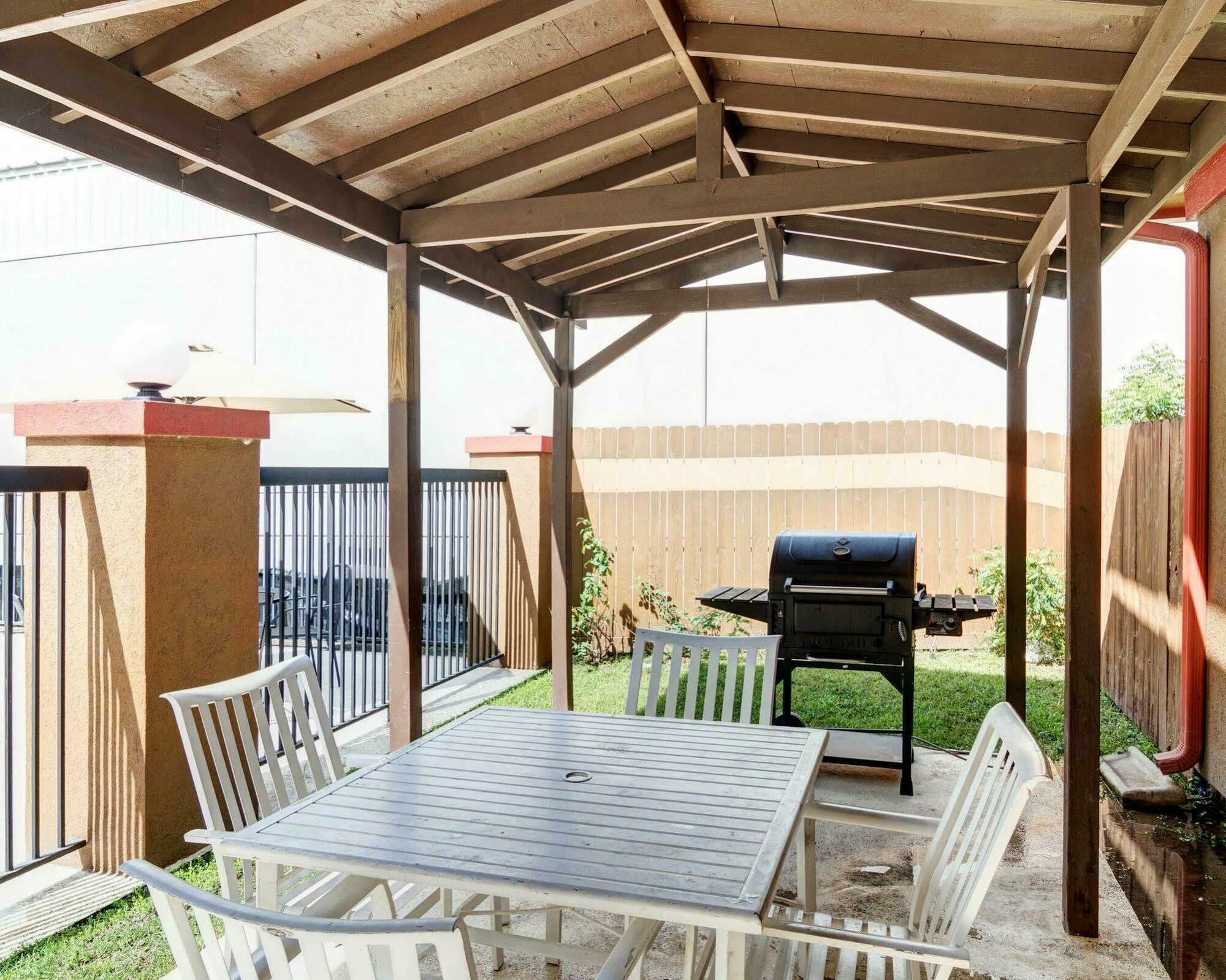 Springwood Suites Houston Iah - Beltway 8 Dış mekan fotoğraf