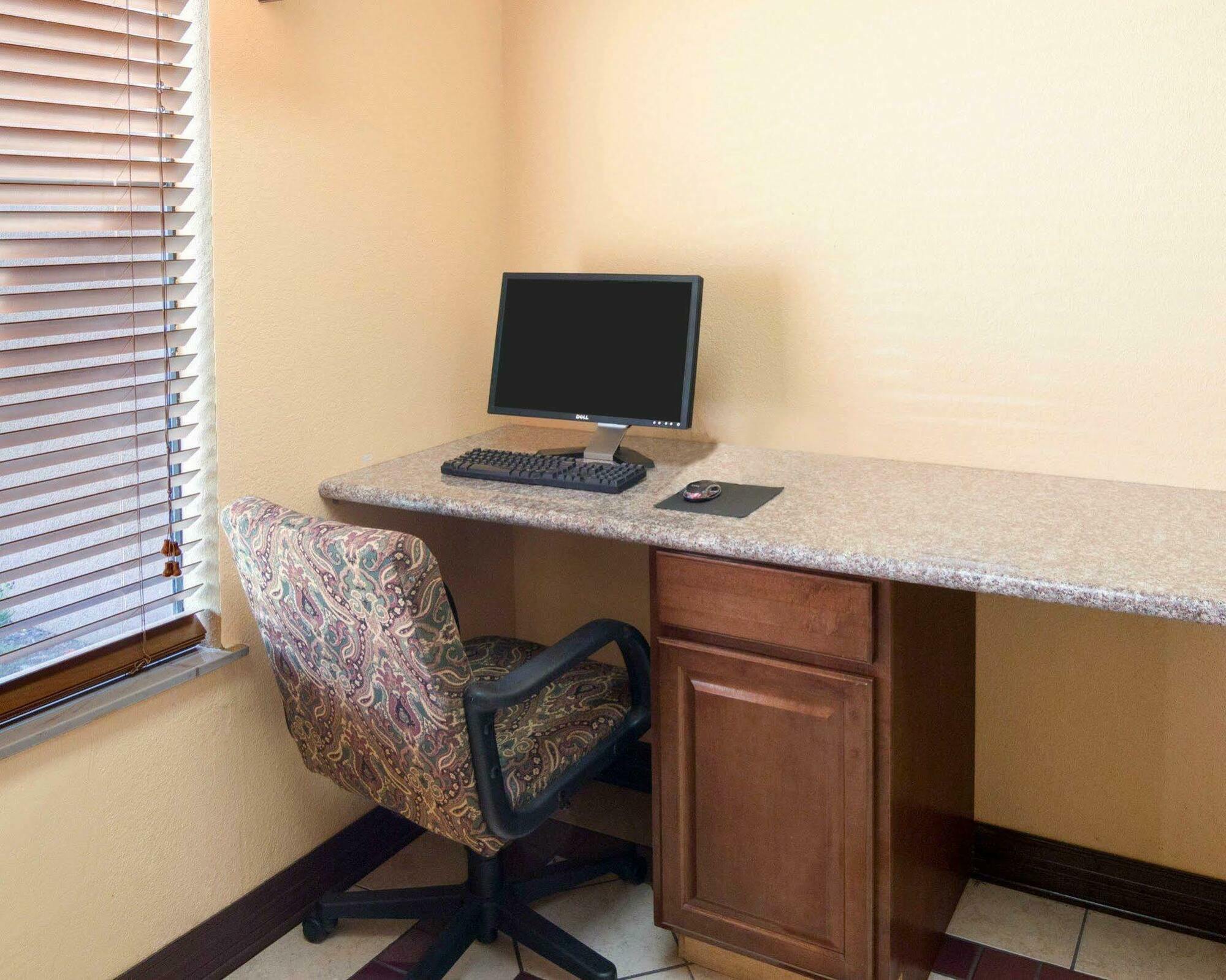 Springwood Suites Houston Iah - Beltway 8 Dış mekan fotoğraf