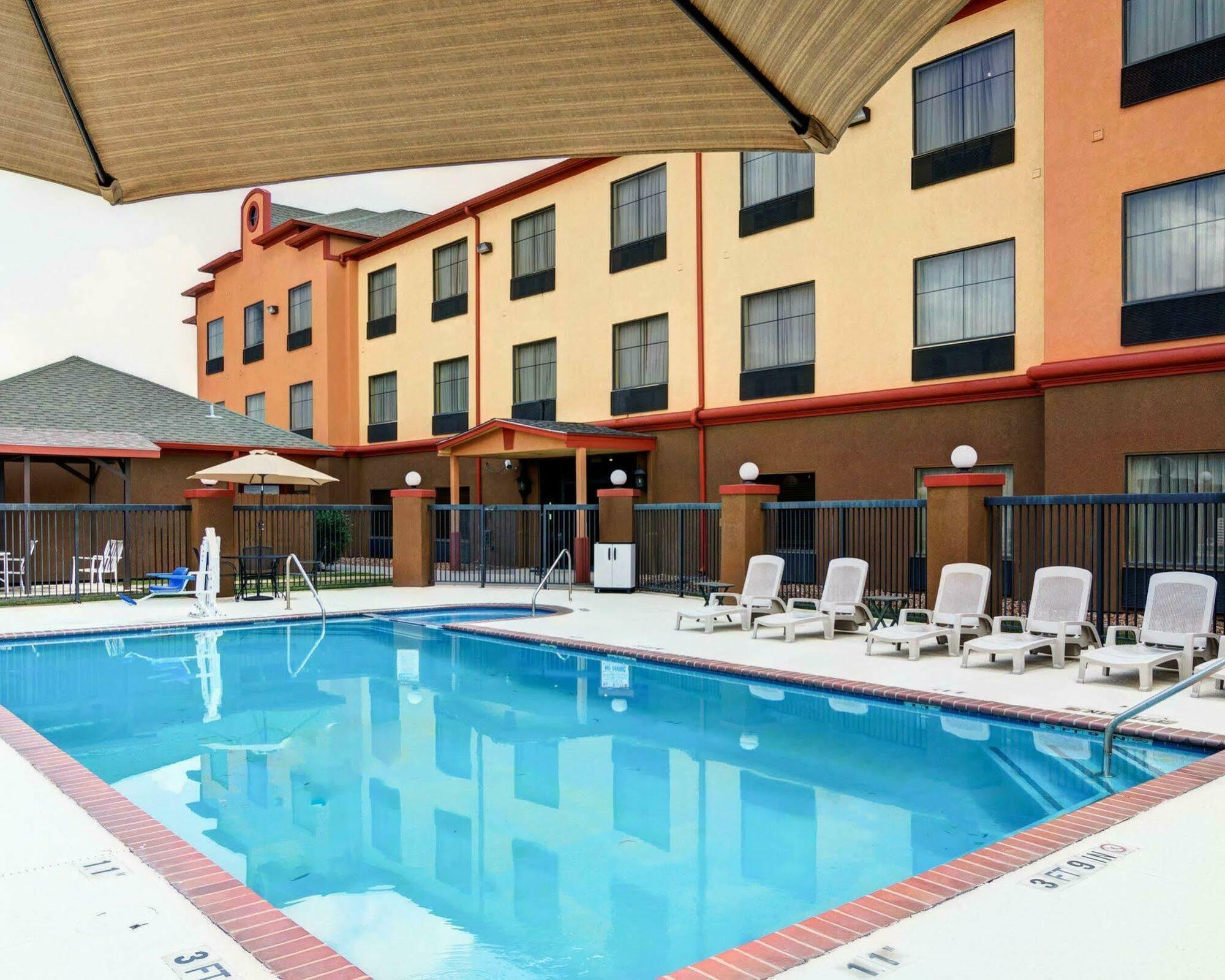Springwood Suites Houston Iah - Beltway 8 Dış mekan fotoğraf