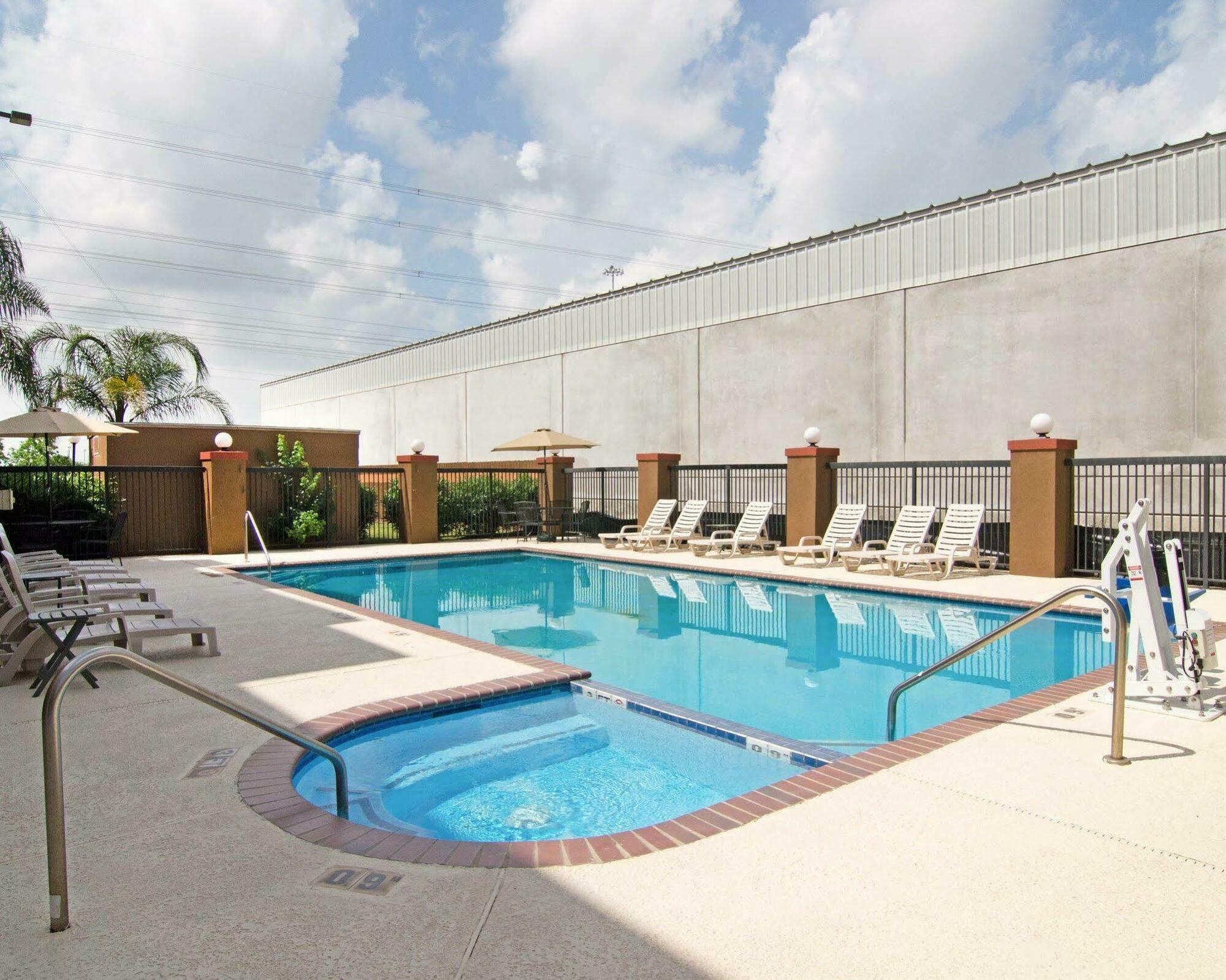 Springwood Suites Houston Iah - Beltway 8 Dış mekan fotoğraf